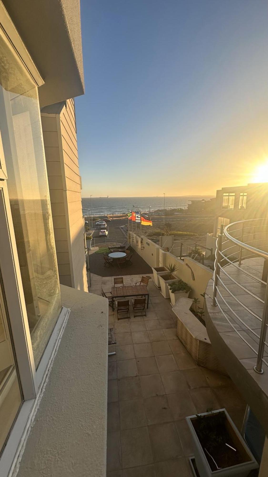 Oceansnest Guest House Bloubergstrand Exterior foto